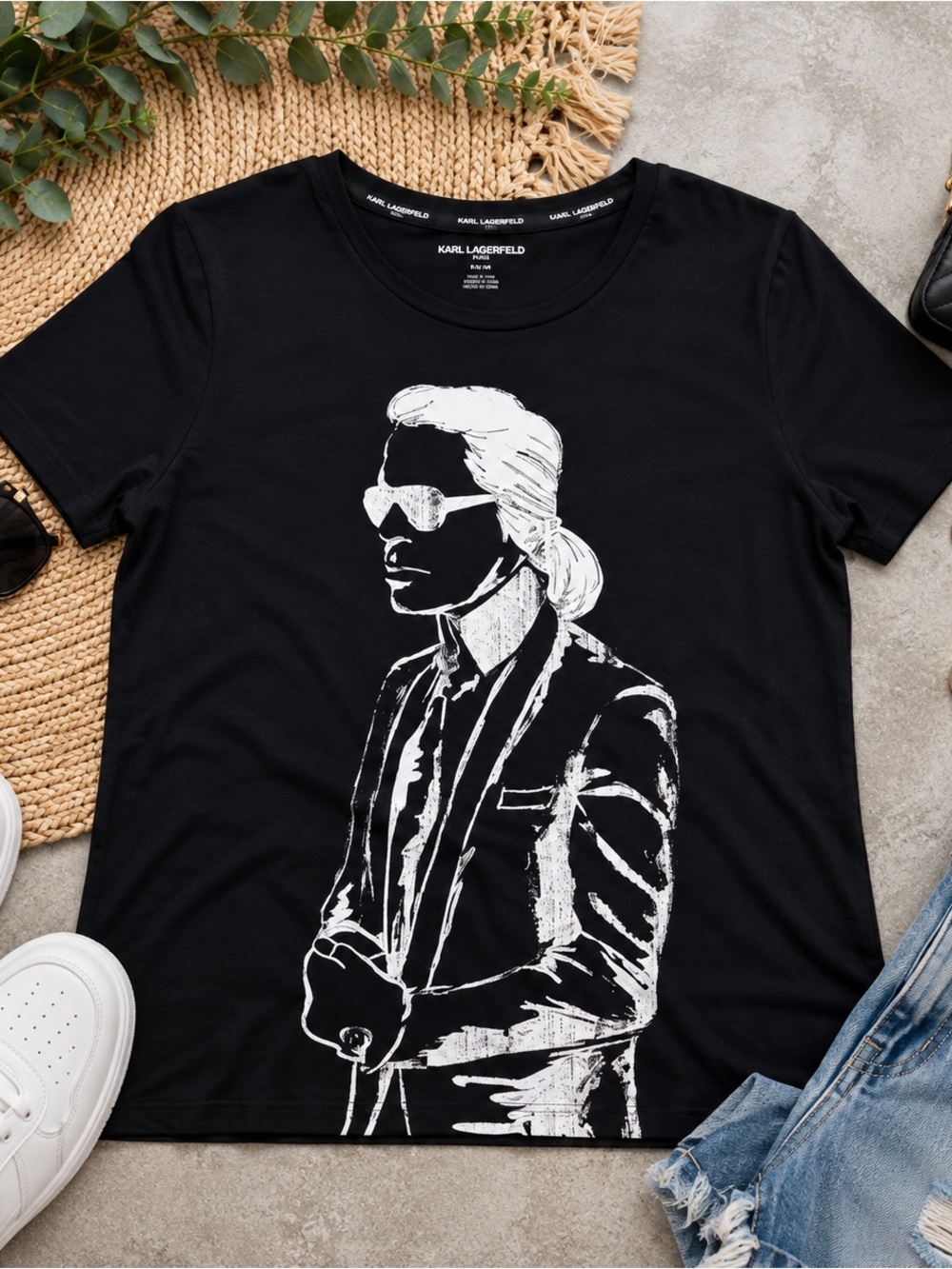 Karl Lagerfeld Paris Women’s Medium Black Portrait Graphic Tee Designer T-Shirt
